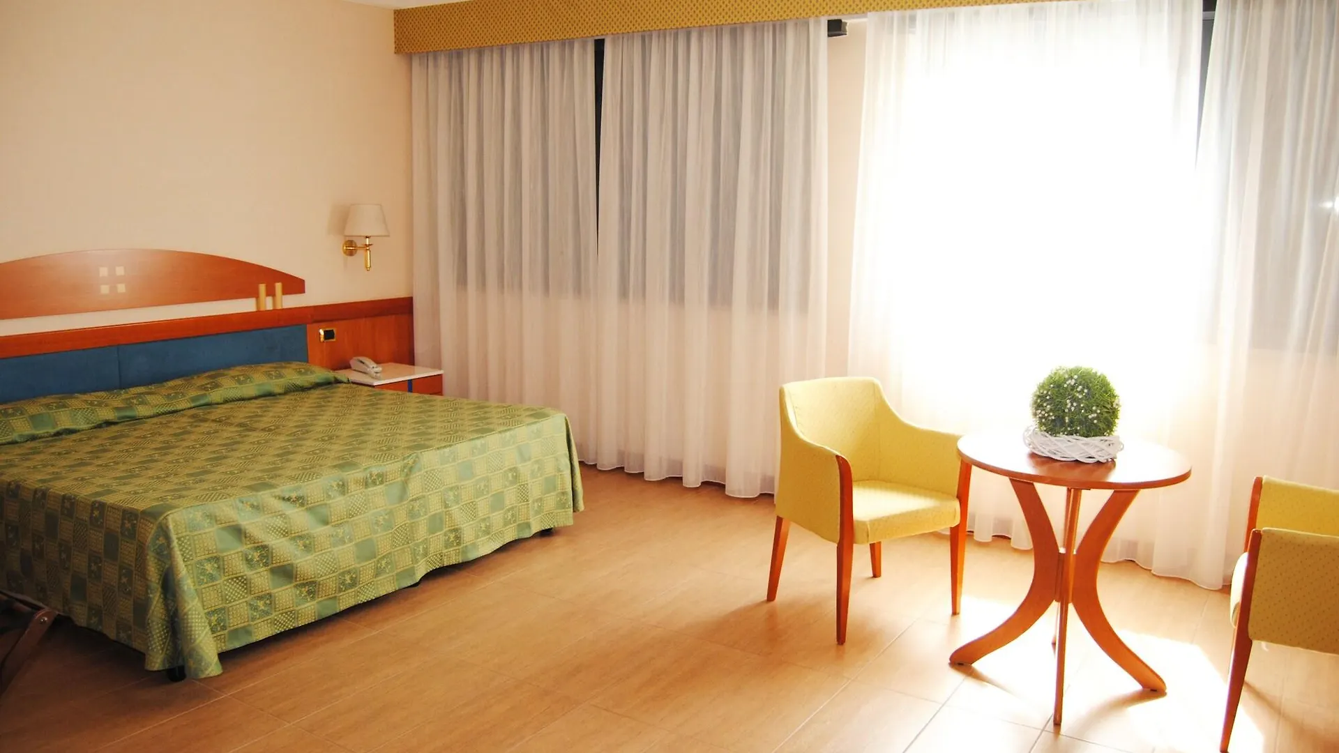 ****  Hotel Futura Centro Congressi Naples Italy